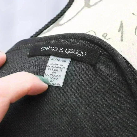 Cable & Gauge Size XL Grey long sleeve sweater top rhinestone heart on front poc - Picture 12 of 14